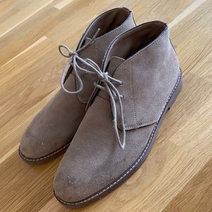 Men’s taupe chukka boots